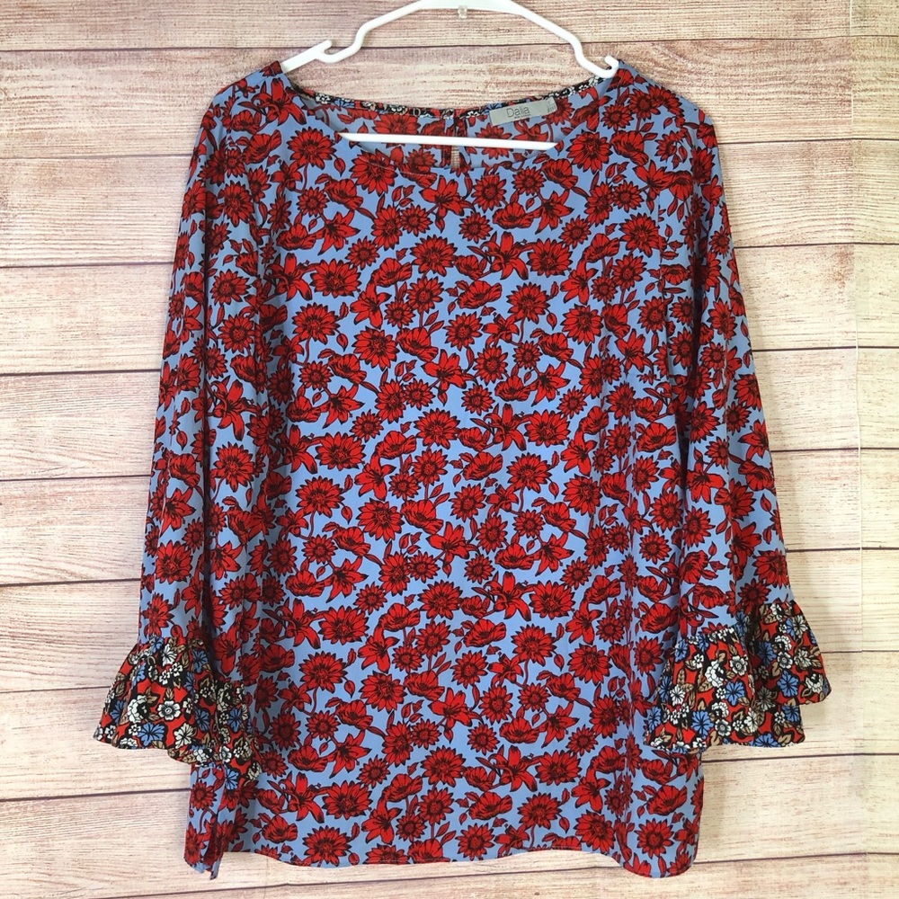 Dalia Beautiful Floral Bell Sleeve Blouse Size Large